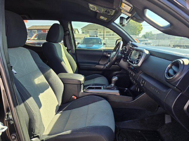 Used 2022 Toyota Tacoma TRD Off-Road AWD/4WD image 10