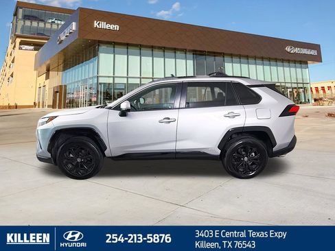 Used 2022 Toyota RAV4 SE AWD/4WD image 4