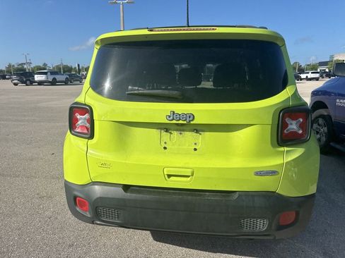 Used 2018 Jeep Renegade Latitude w/ Popular Equipment Group image 4