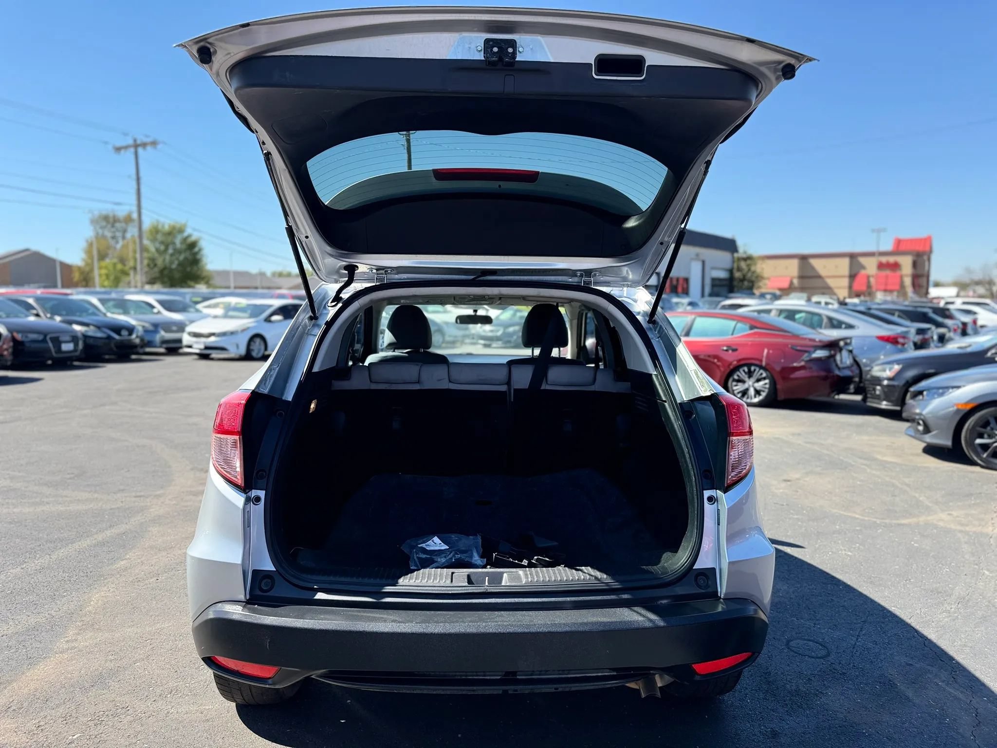 Used 2016 Honda HR-V LX image 36