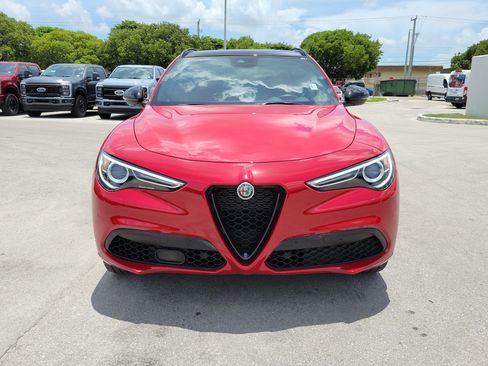 Used 2022 Alfa Romeo Stelvio Veloce AWD/4WD image 2