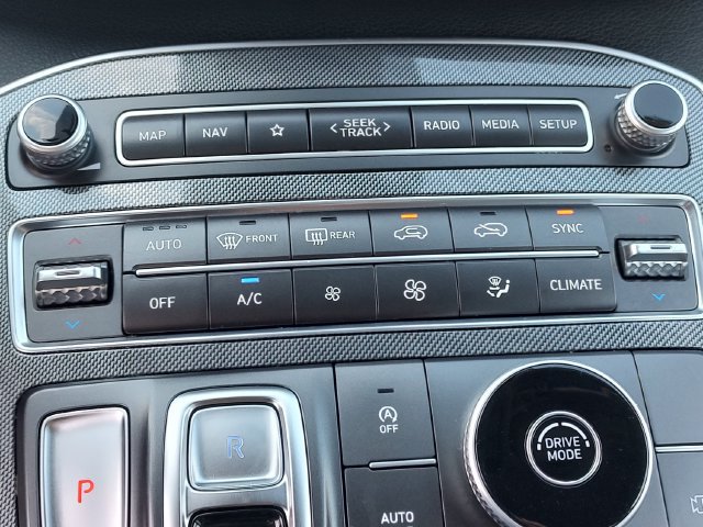 Used 2023 Hyundai Santa Fe SEL FWD image 16