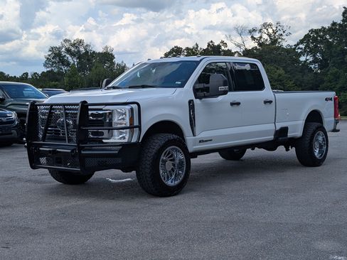 Used 2024 Ford F350 XLT AWD/4WD image 5