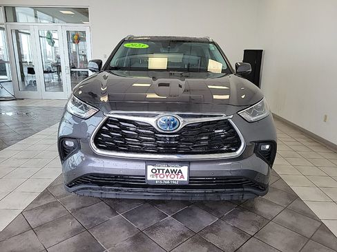 Used 2023 Toyota Highlander Limited AWD/4WD image 3