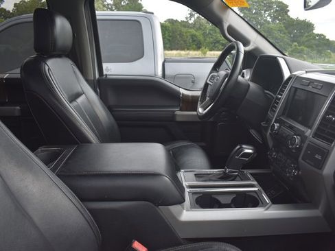 Used 2019 Ford F150 Lariat RWD image 4