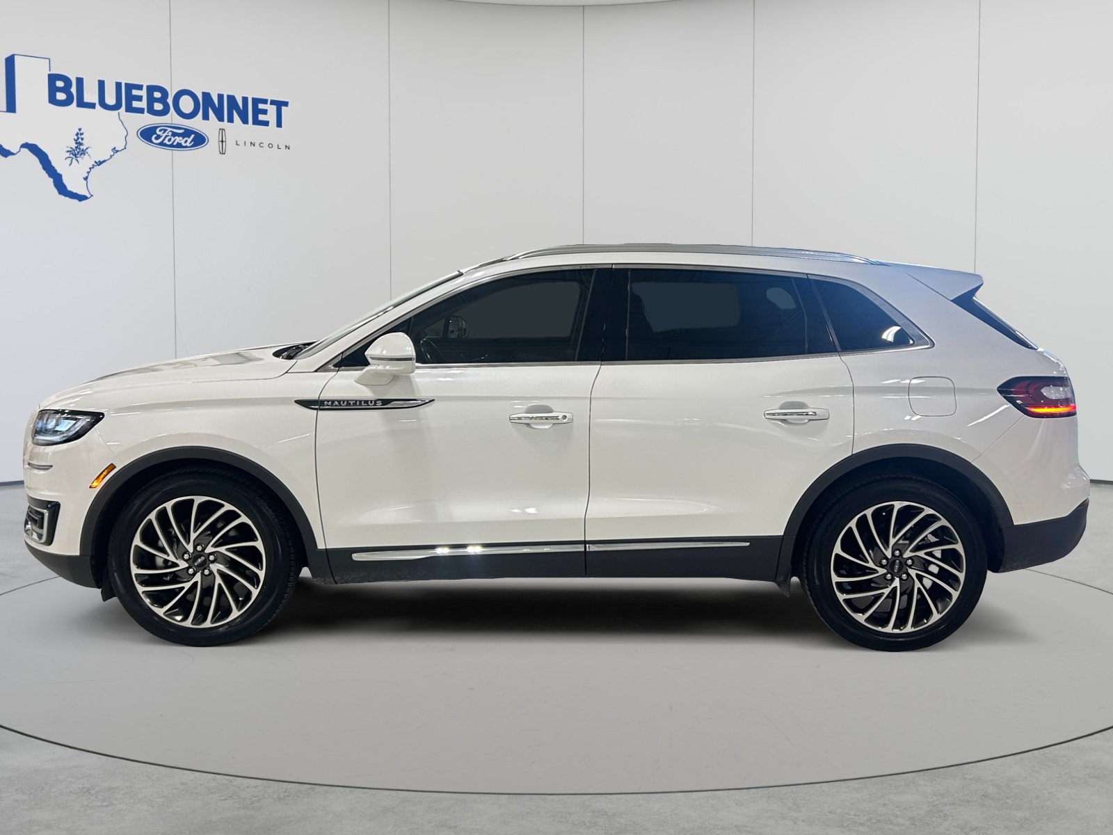 Used 2020 Lincoln Nautilus Reserve w/ Cargo Utility Package FWD image 8