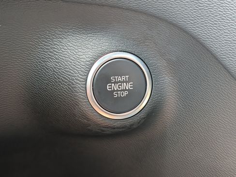 Used 2025 Volvo XC40 B5 Core AWD/4WD image 35