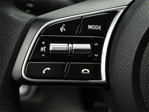 Used 2021 Kia Seltos LX image 12