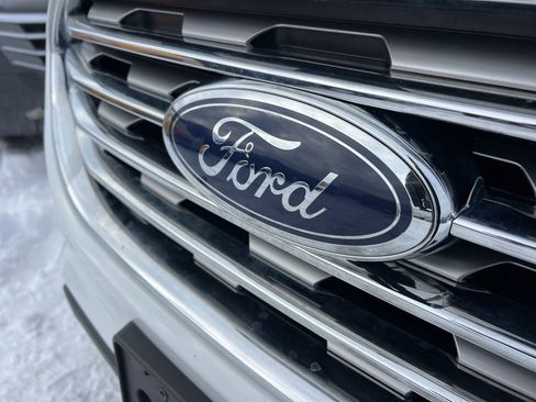 Used 2020 Ford Edge SE image 26