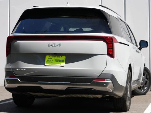 Used 2025 Kia Carnival SX FWD image 5