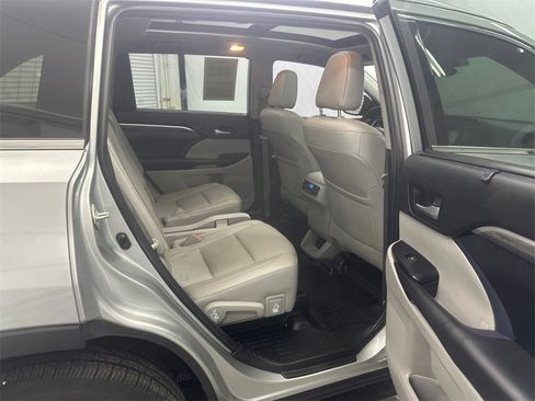 Used 2019 Toyota Highlander Limited Platinum image 17