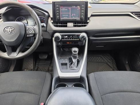 Used 2021 Toyota RAV4 LE FWD image 16