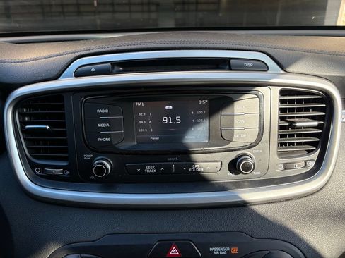 Used 2017 Kia Sorento AWD image 32
