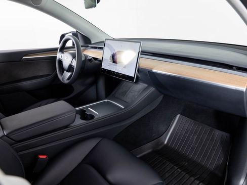 Used 2023 Tesla Model Y Long Range image 24