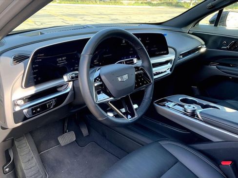 Used 2025 Cadillac Lyriq Luxury image 17