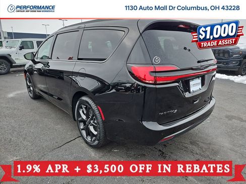 New 2026 Chrysler Pacifica Select FWD image 5