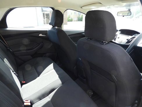 Used 2017 Ford Focus SE FWD image 29
