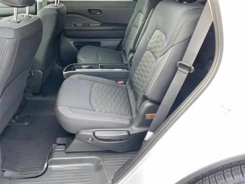 New 2025 Nissan Pathfinder SV image 12