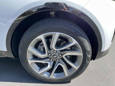 Used 2020 Land Rover Discovery Landmark image 69