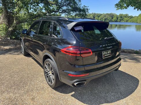 Used 2016 Porsche Cayenne AWD/4WD image 9