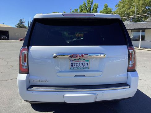 Used 2020 GMC Yukon Denali AWD/4WD image 9