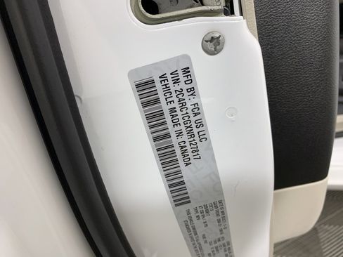 Used 2022 Chrysler Voyager LX image 12