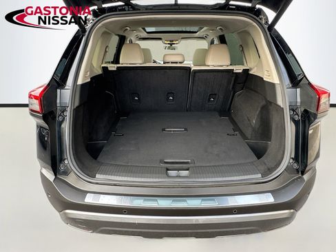 Used 2023 Nissan Rogue SL w/ SL Premium Package image 34