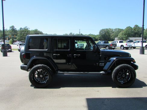 Used 2021 Jeep Wrangler Unlimited Sahara image 4