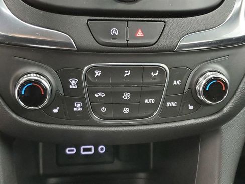 Used 2022 Chevrolet Equinox LT image 18