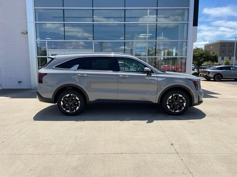 New 2026 Kia Sorento S FWD image 4