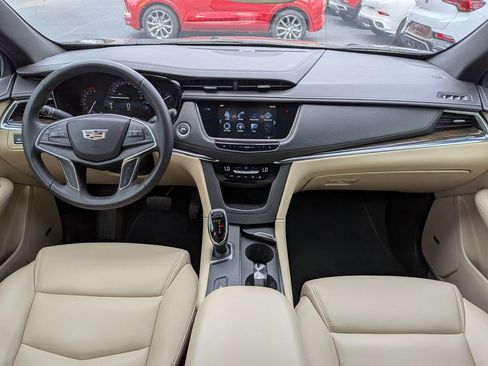 Used 2018 Cadillac XT5 Base image 18