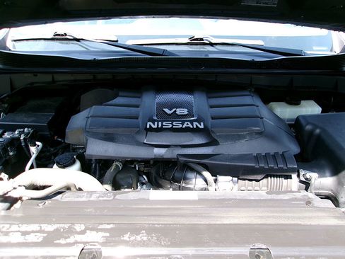 Used 2019 Nissan Titan SV AWD/4WD image 7