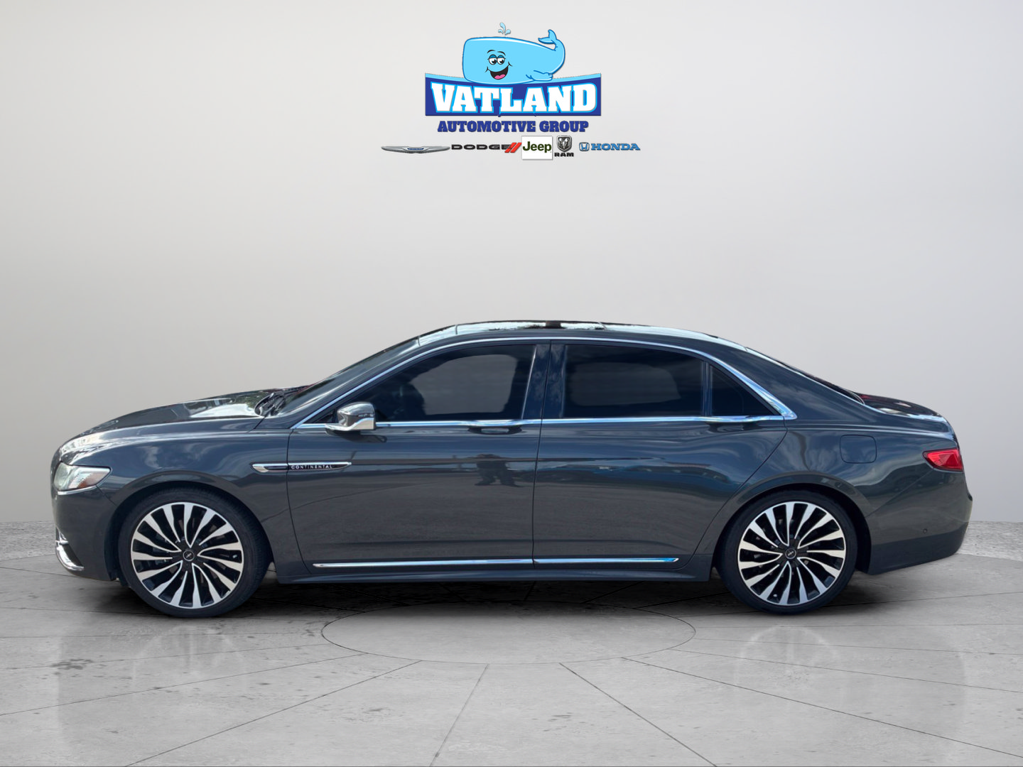 Used 2020 Lincoln Continental Black Label w/ Rear Seat Amenities Package FWD image 2