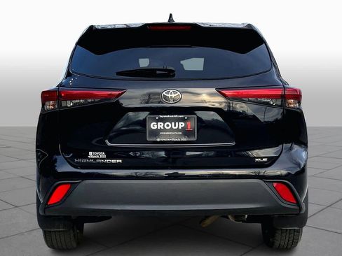 Used 2023 Toyota Highlander XLE image 5