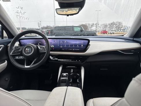 Used 2024 Buick Envision Avenir image 22
