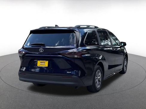 Used 2025 Toyota Sienna XLE FWD image 13