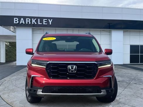 Used 2025 Honda Pilot Touring image 8