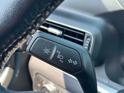 Used 2022 Ford Explorer XLT w/ Equipment Group 202A AWD/4WD image 14