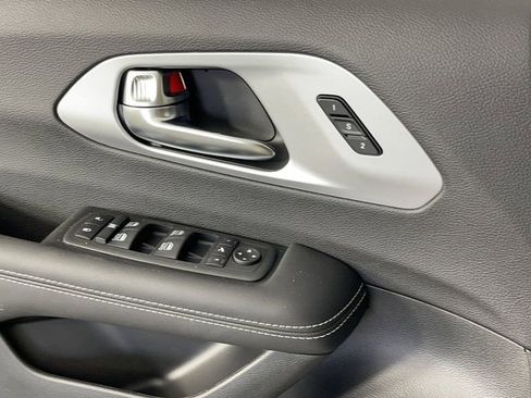 New 2025 Chrysler Pacifica Limited image 30