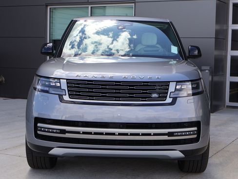 Used 2026 Land Rover Range Rover SE AWD/4WD image 2