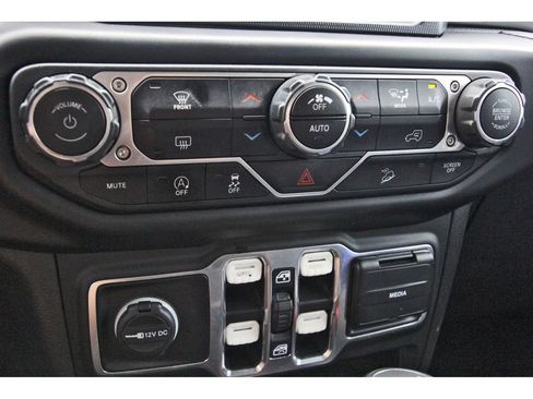 Used 2020 Jeep Wrangler Unlimited Sahara AWD/4WD image 23