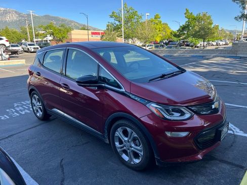 Used 2021 Chevrolet Bolt LT FWD image 1