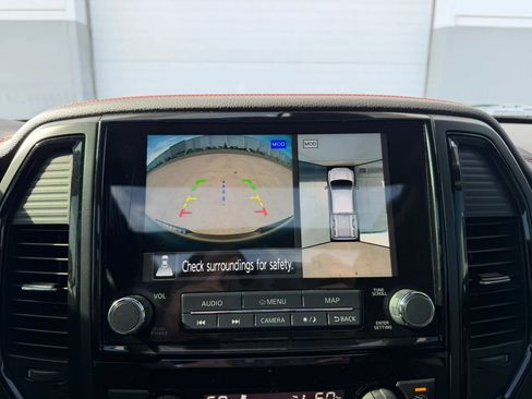 Used 2021 Nissan Titan PRO-4X w/ Pro-4x Convenience Package image 18