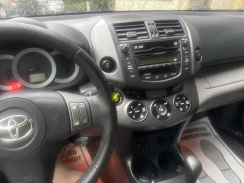 Used 2011 Toyota RAV4 Limited w/ Limited Extra Value Pkg AWD/4WD image 12