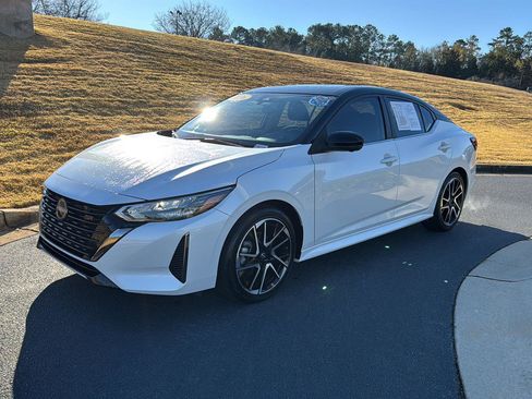 Used 2024 Nissan Sentra SR w/ SR Premium Package image 2