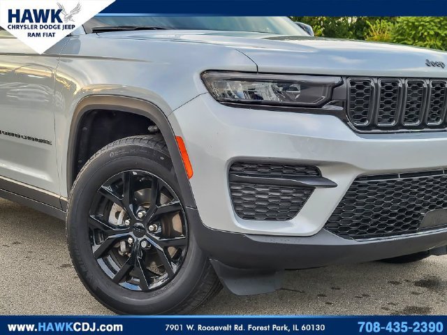Certified 2025 Jeep Grand Cherokee Altitude AWD/4WD image 3