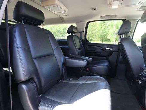 Used 2008 Cadillac Escalade ESV AWD image 20