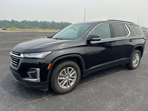 Used 2023 Chevrolet Traverse LT FWD image 1