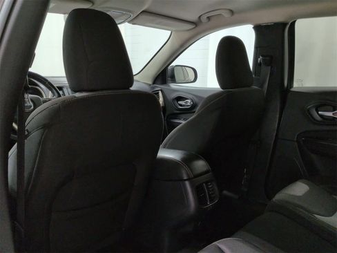 Used 2014 Jeep Cherokee Latitude w/ Cold Weather Group image 18