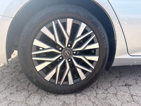 Used 2024 Nissan Altima 2.5 SV FWD image 10